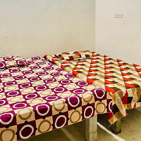 Om Sai Guest House Varanasi Eksteriør billede